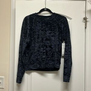 BRAND NEW WITH TAGS NEVER WORN LULU BLACK VELVET CREWNECK